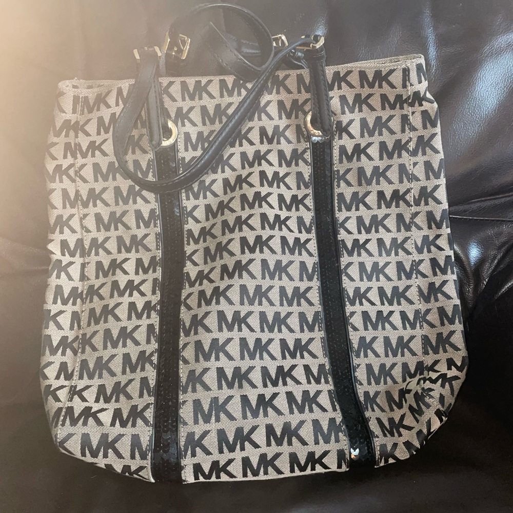 Authentic MK tote bag. LIKE NEW.